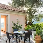 Villa Avra