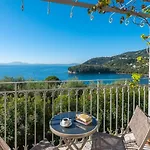 Villa Avra